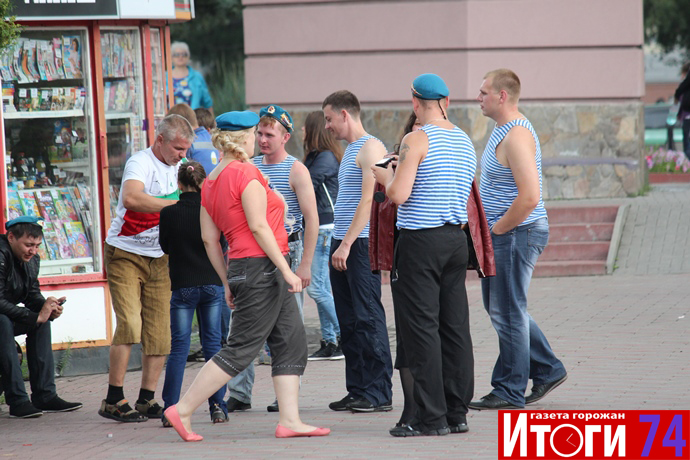 купание в фонтане 