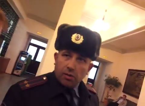 Полицейский против Журналиста